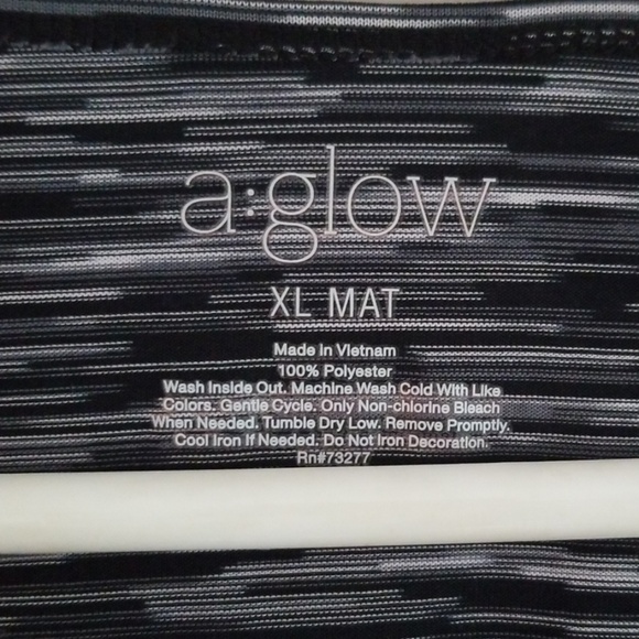 Maternity Shirt with Adjustable Sides - Picture 3 of 3